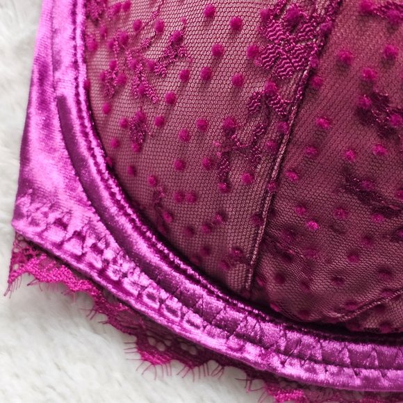 Victoria's Secret Dream Angels Lined Demi Eyelash Lace and Velvet Bra 36DDD NWT - Picture 2 of 9